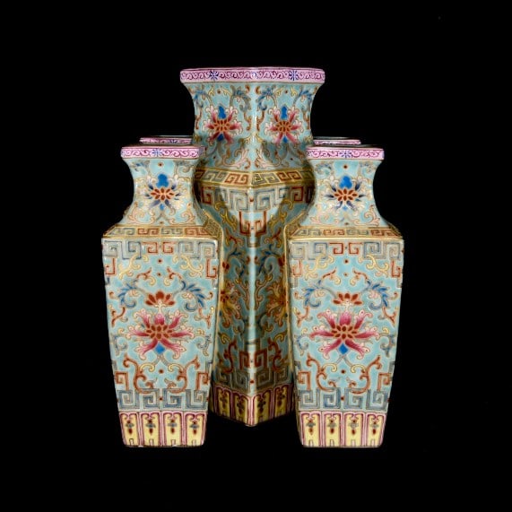 AN ENAMEL 'INTERLOCKING FLOWERS' 