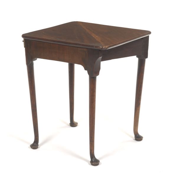 AN ENGLISH DROP LEAF CORNER TABLE