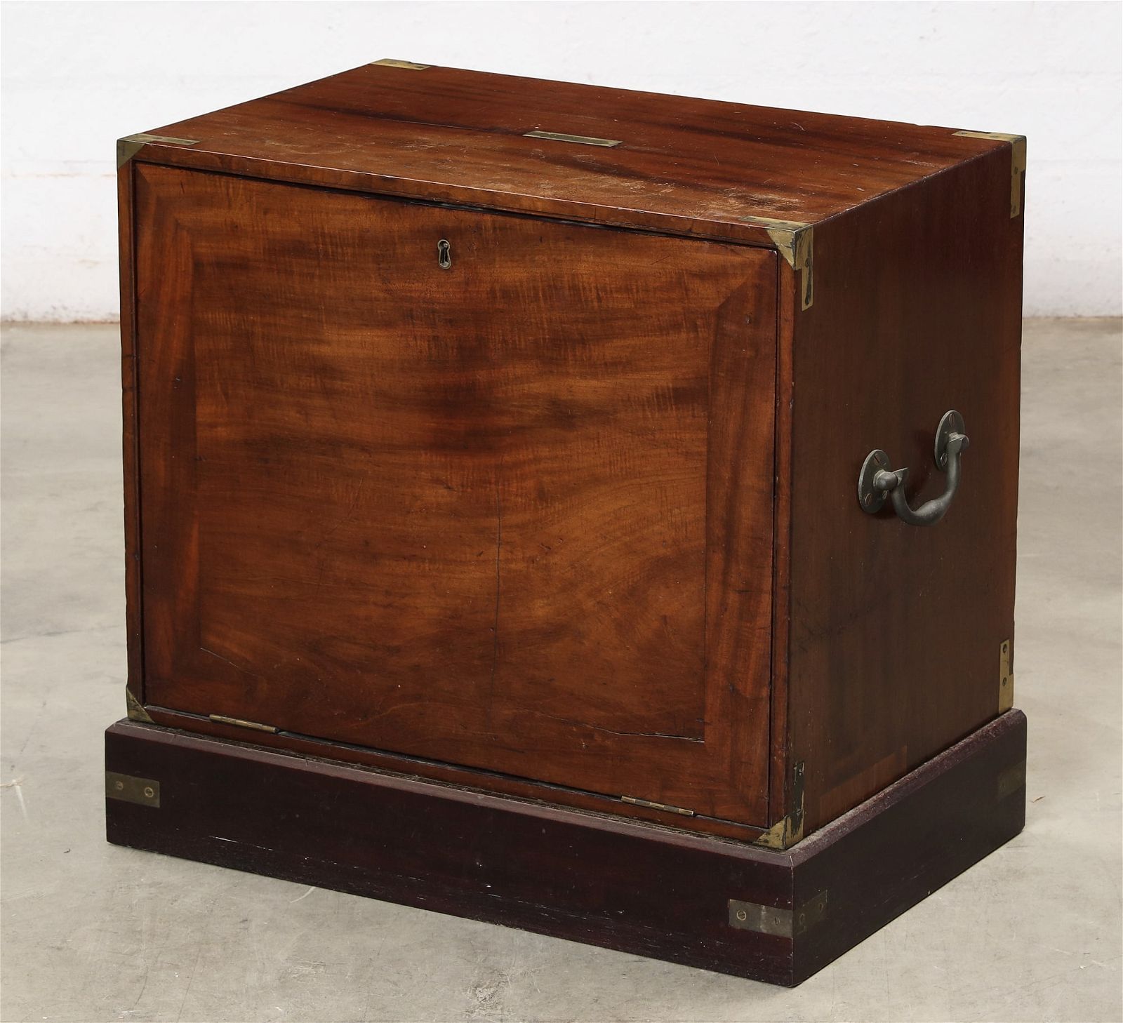 AN ENGLISH MAHOGANY CAMPAIGN FALL