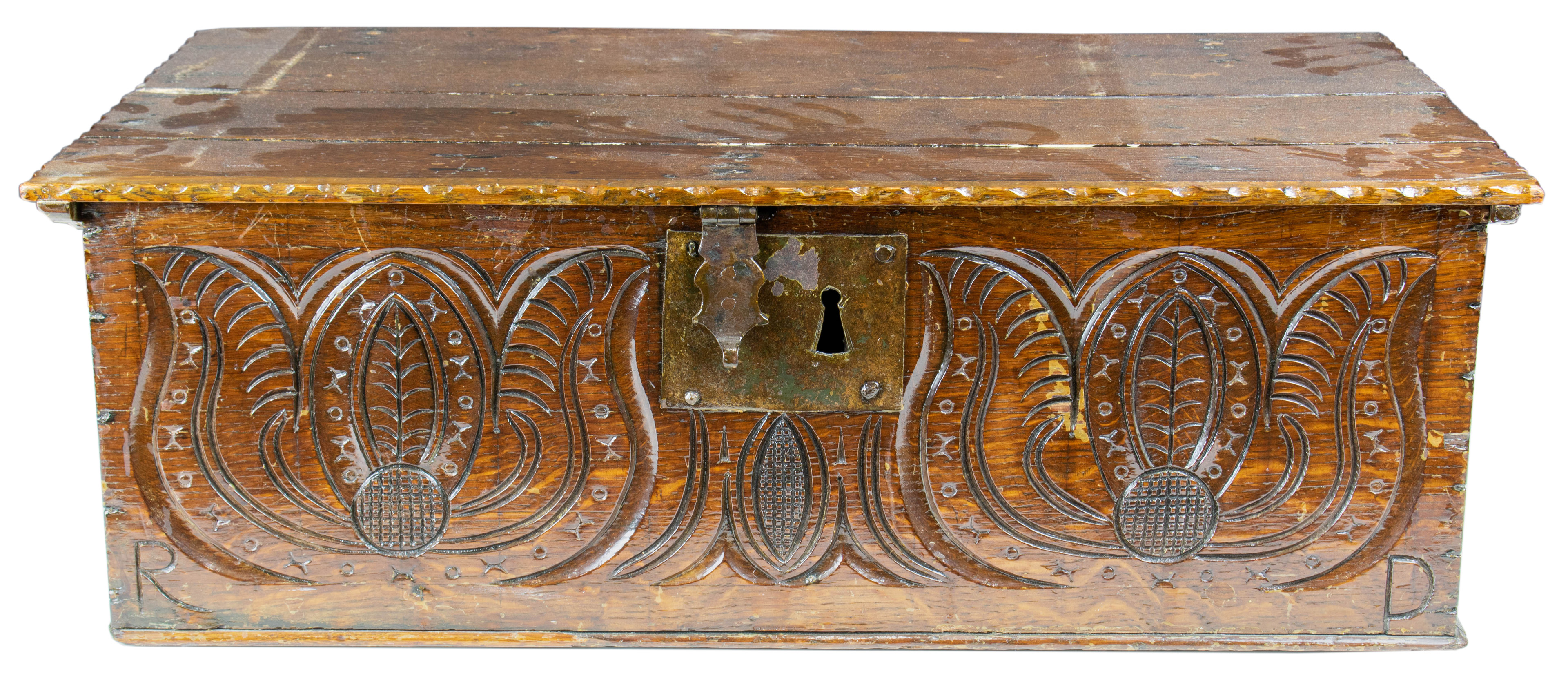 AN ENGLISH OAK CHEST An English oak