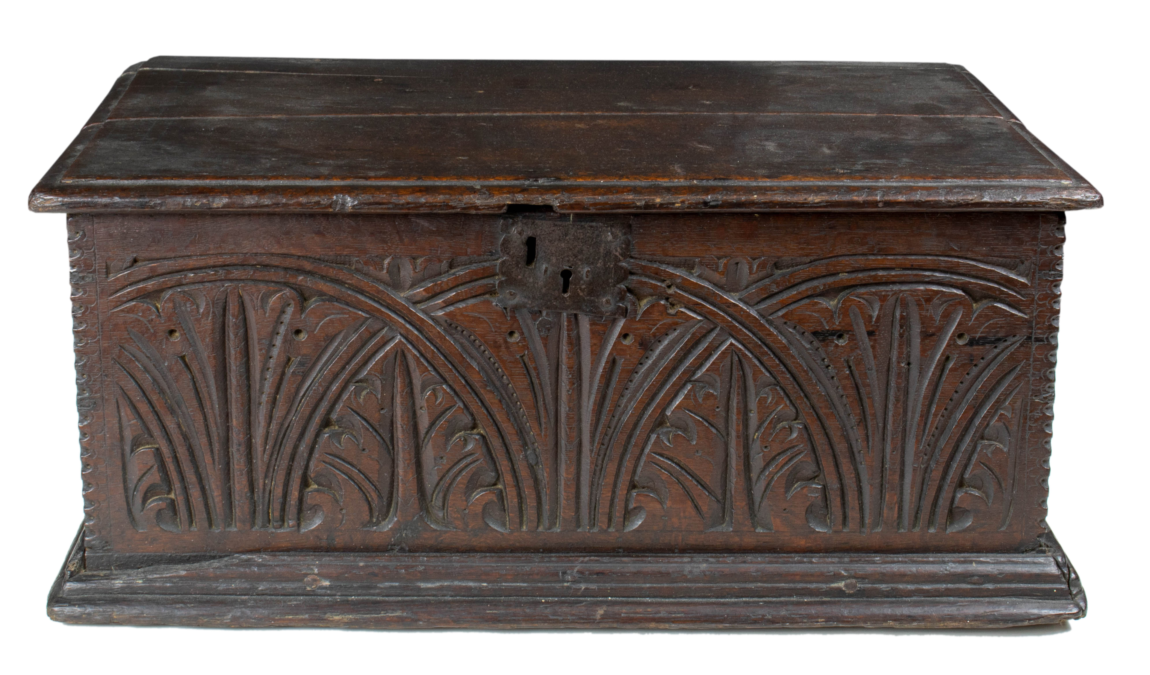 AN ENGLISH OAK COFFER An English