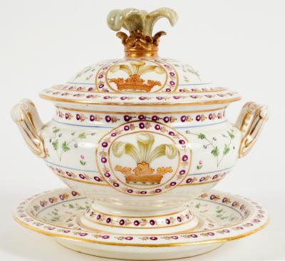 An English porcelain sauce