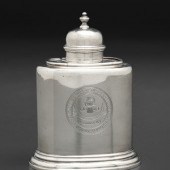 An English Silver Tea Caddy
en
