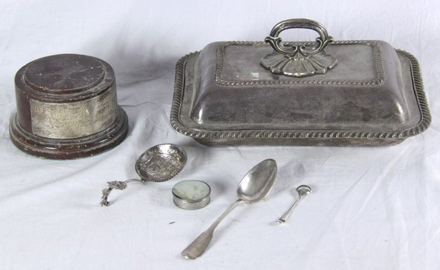 An entr?e dish and cover with