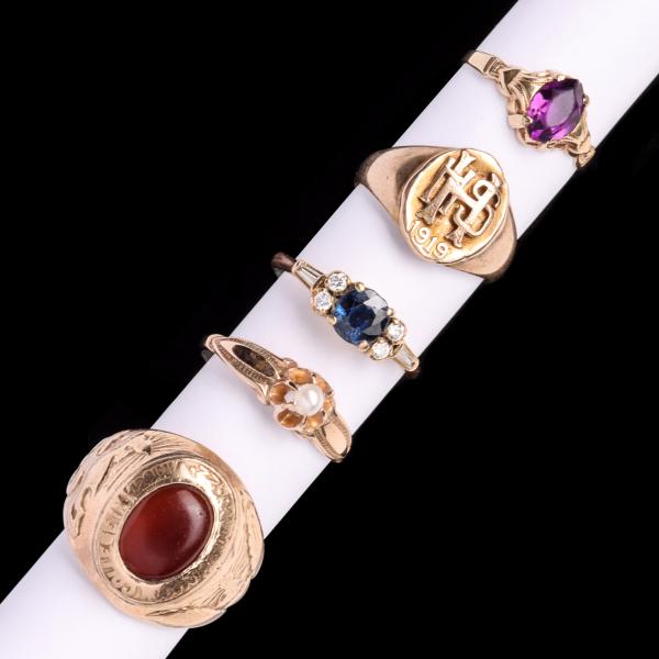 AN ESTATE LOT OF 10 AND 14 KARAT