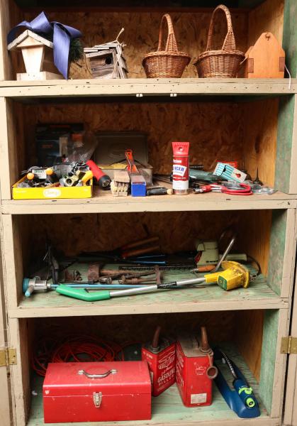 AN ESTATE LOT OF HOUSEHOLD AND OR
