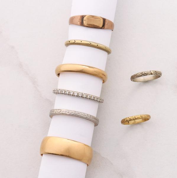 AN ESTATE LOT OF KARAT GOLD,