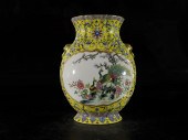 AN EXQUISITE FAMILLE-ROSE VASE