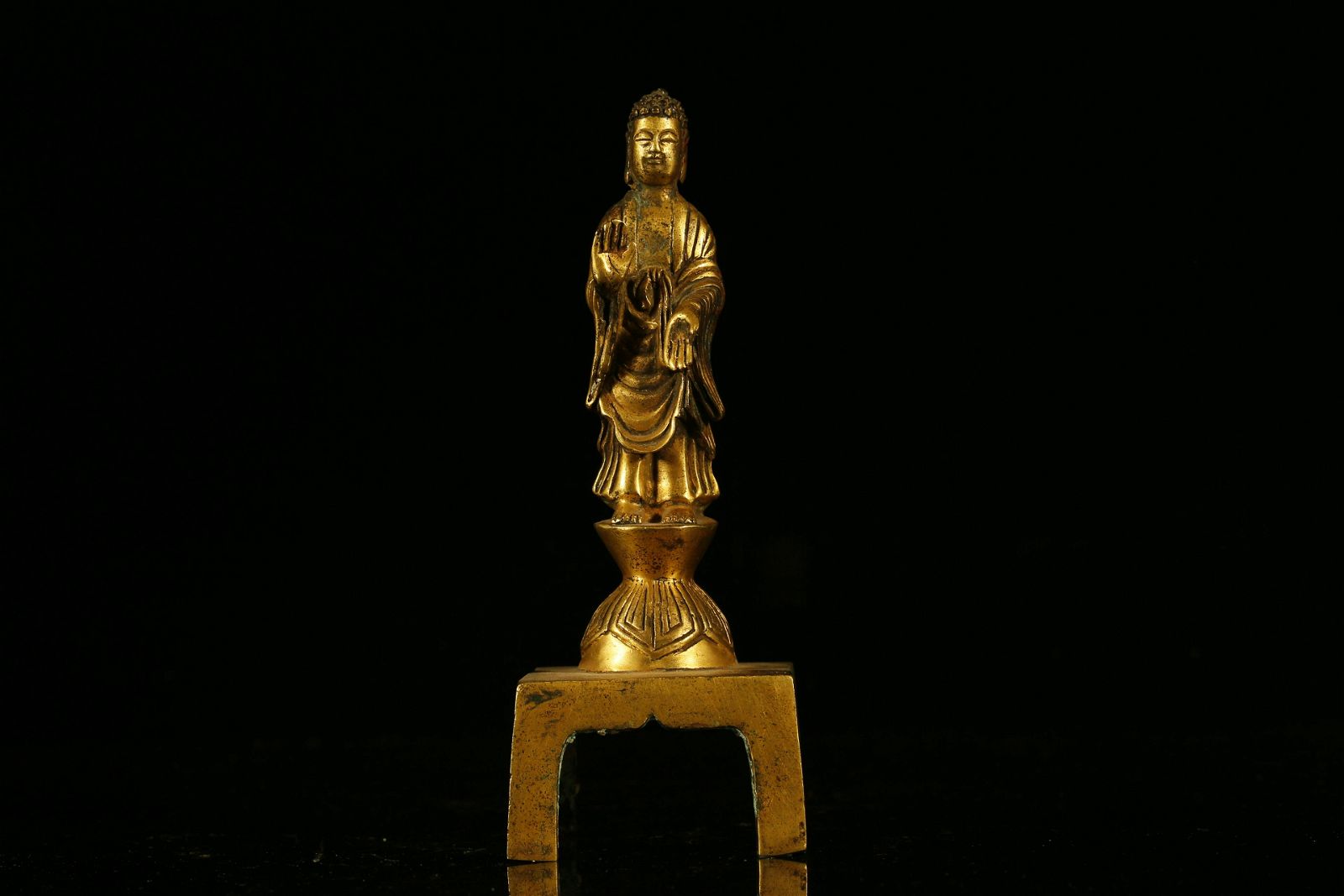 AN EXQUISITE GILT-BRONZE FIGURE