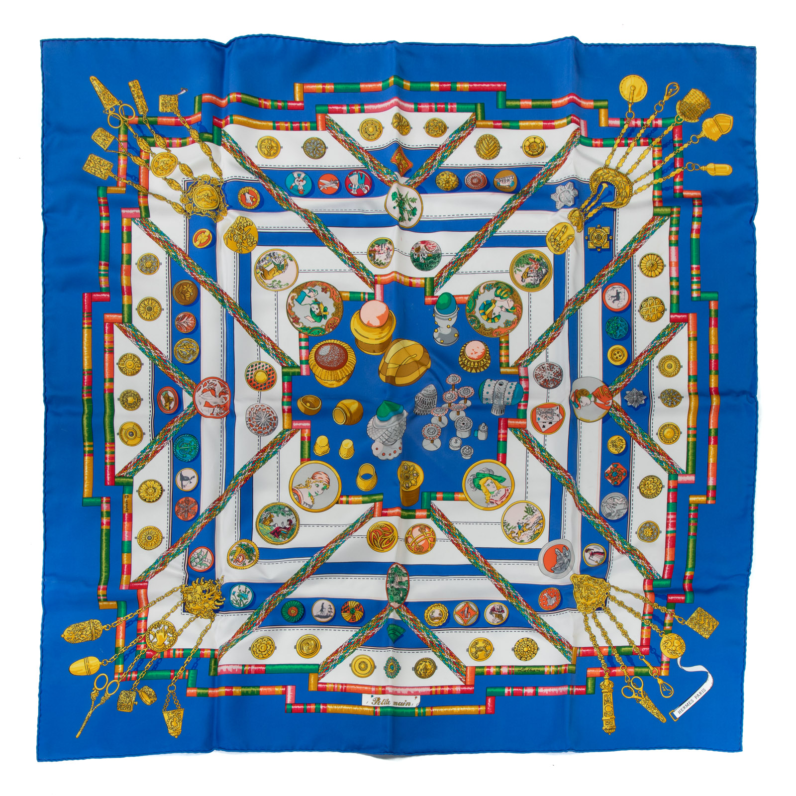 AN HERMES “PETITE MAIN” SCARF 90