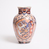 An Imari Porcelain Vase, Fukug