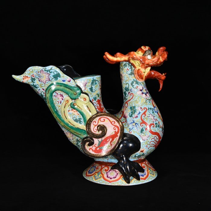AN IMPERIAL ENAMEL 'INTERLOCKING