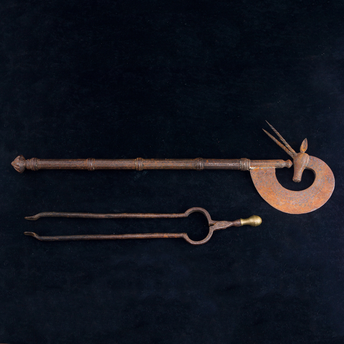 AN INDIAN ANTELOPE MUGHAL-STYLE AXE
