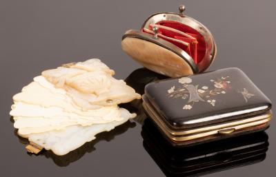 An inlaid tortoiseshell purse,