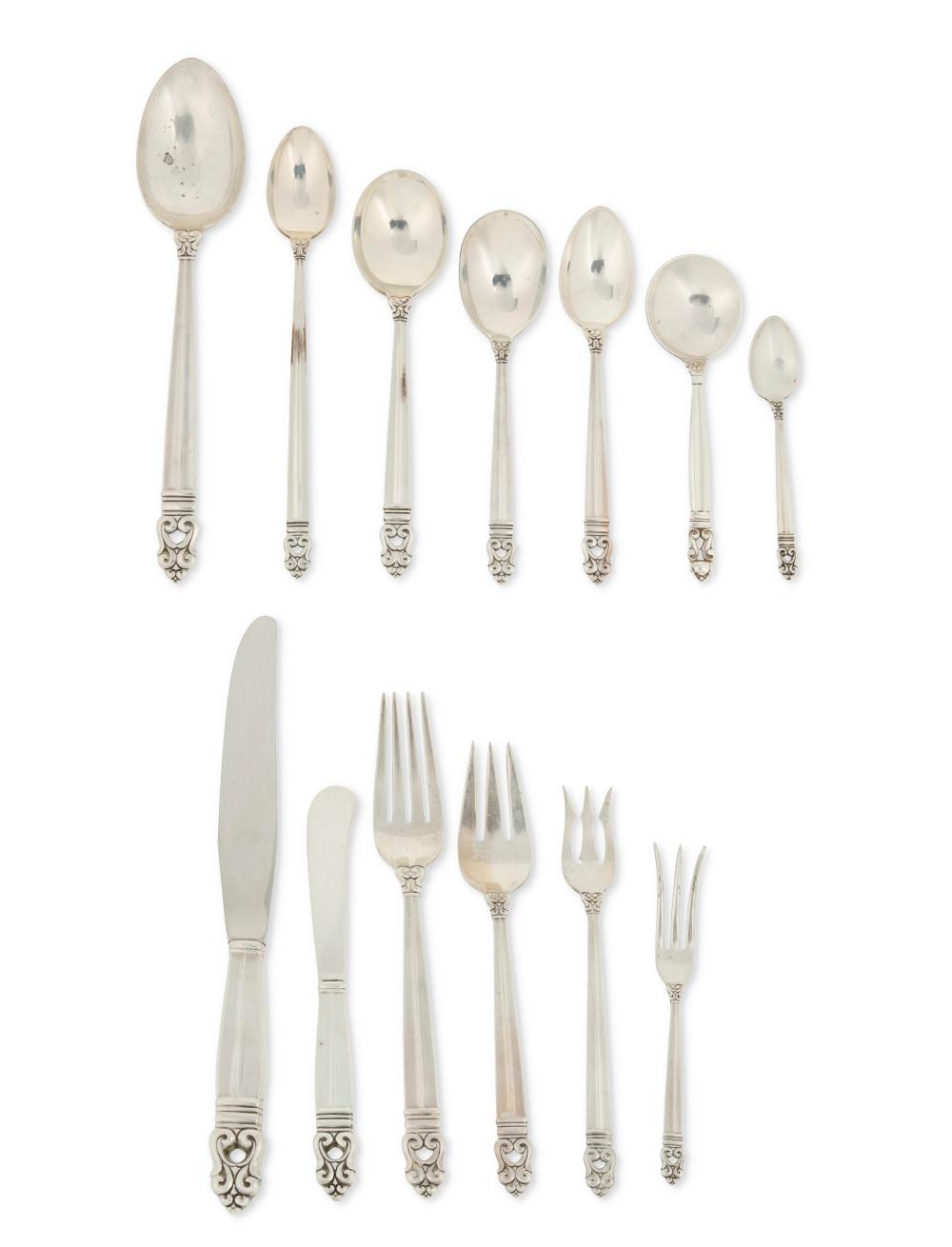 AN INTERNATIONAL SILVER "ROYAL