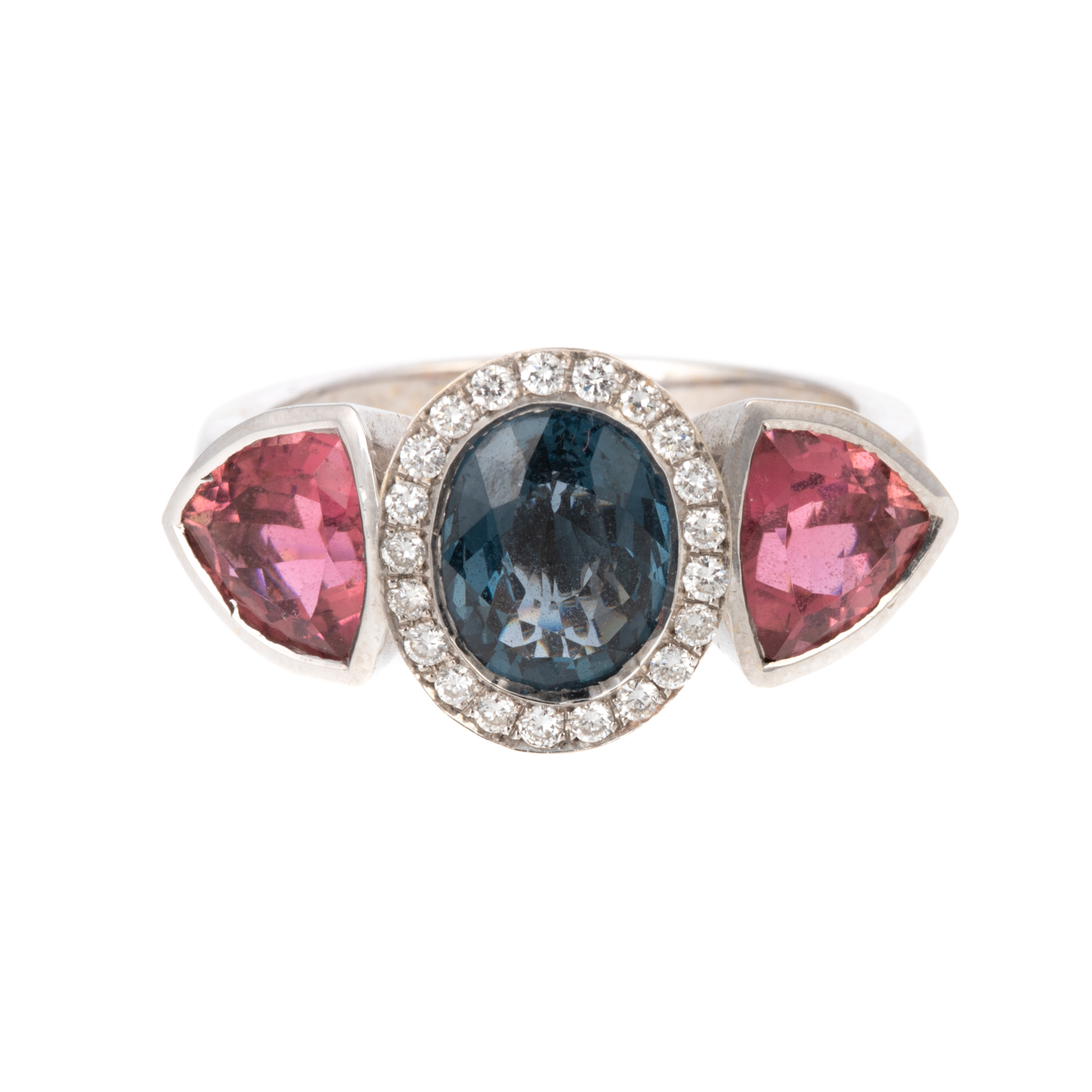 AN IOLITE & PINK TOURMALINE RING IN