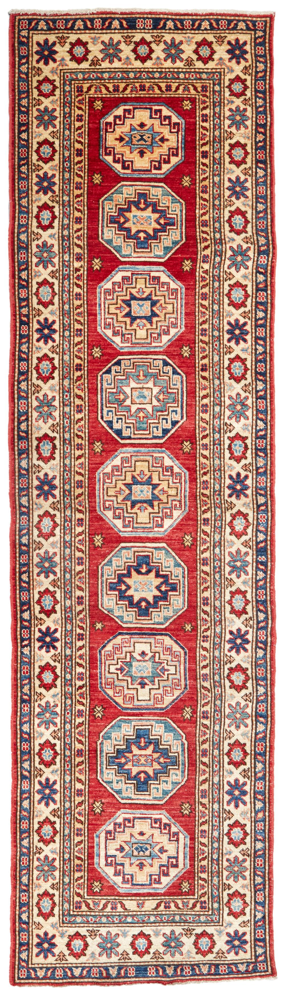 AN IRANIAN YALAMEH RUNNERAn Iranian