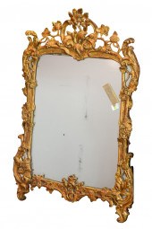 AN ITALIAN GILTWOOD CARVED LOO