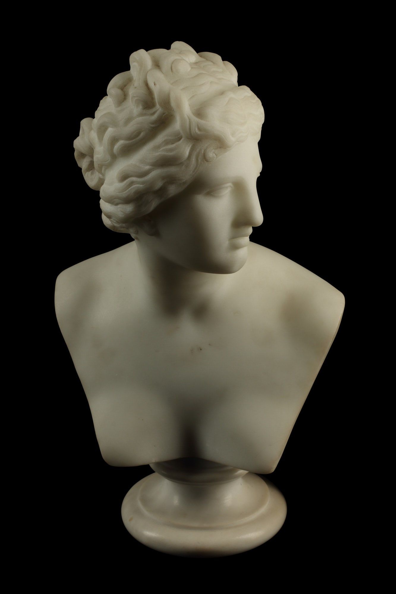 AN ITALIAN  MARBLE BUST OF VENUS,