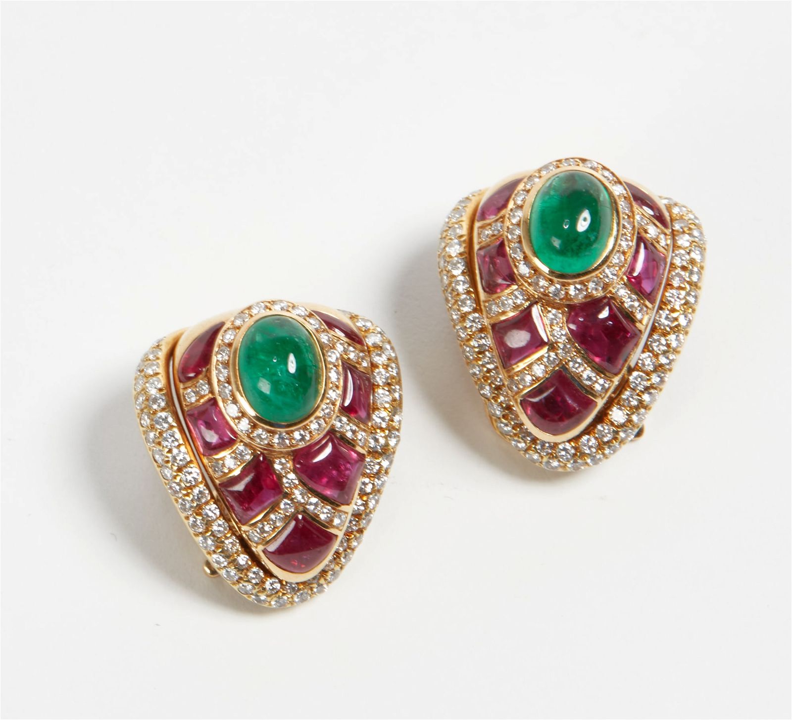 AN ITALIAN PAIR OF 18K GOLD EAR