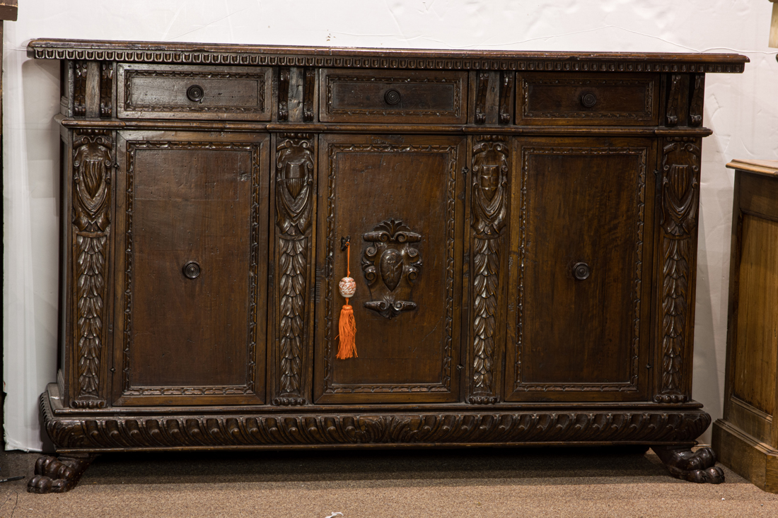 AN ITALIAN RENAISSANCE STYLE OAK