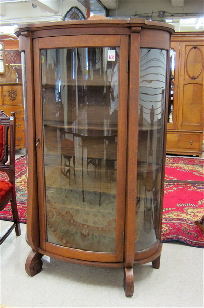 AN OAK AND CURVED GLASS CHINA