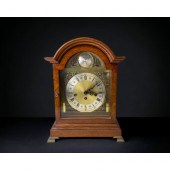 An Oak cased chiming mantel cl