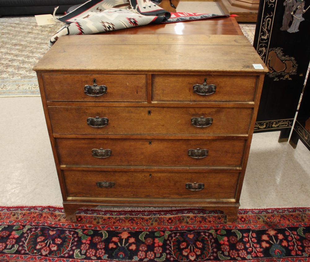 AN OAK CHEST OF DRAWERSAN OAK CHEST