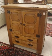 AN OAK CUPBOARDAN OAK CUPBOARD