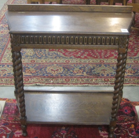 AN OAK LIFT-TOP CONSOLE TABLE