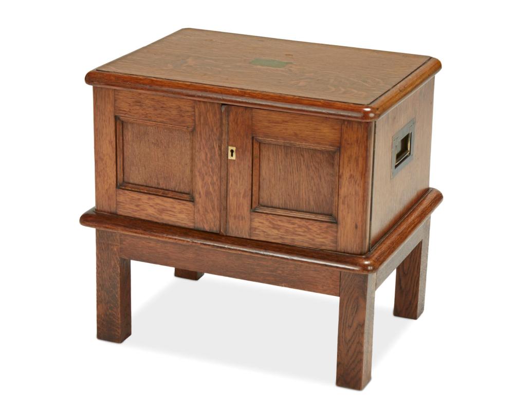 AN OAK SECRETARY BOXAn oak