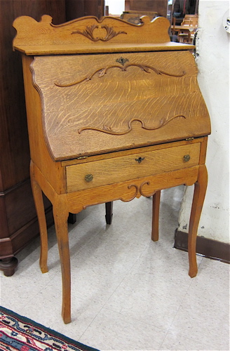 AN OAK SLANT-FRONT WRITING DESK