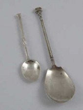 An Omar Ramsden '' Nailhead ''