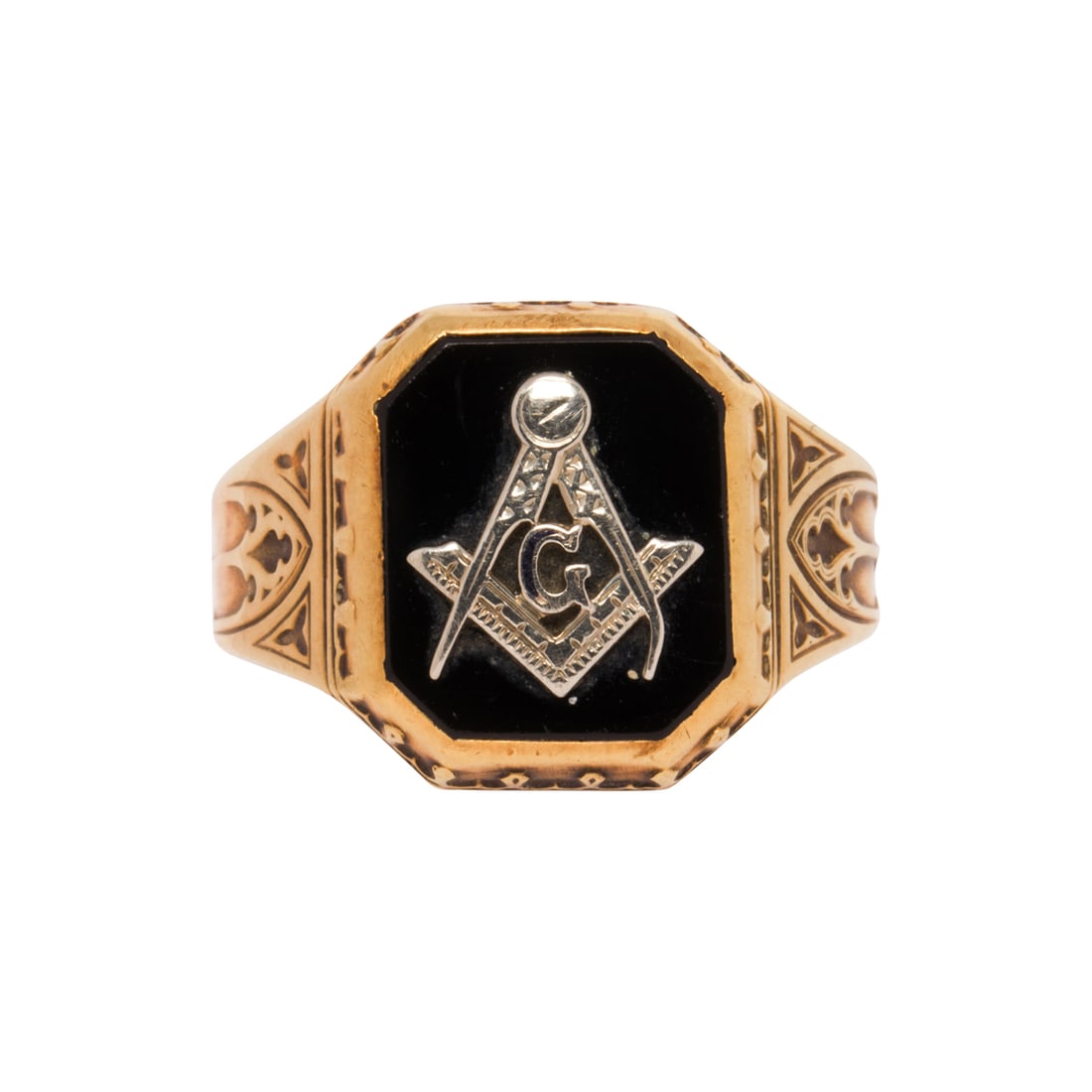 AN ONYX AND 14K GOLD MASONIC RINGAn