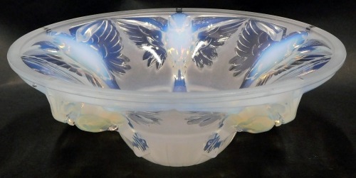 An opalescent glass frosted
