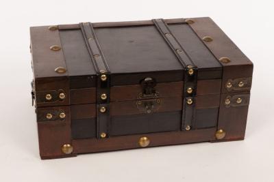 An oriental style box, 34cm wide