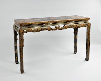 An Oriental Style Lacquered Sofa