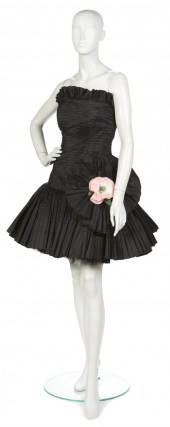 An Oscar de la Renta Black Taf