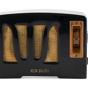 An RCA RX350 Radio 1938 having a