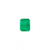 AN UNMOUNTED EMERALD An unmoun