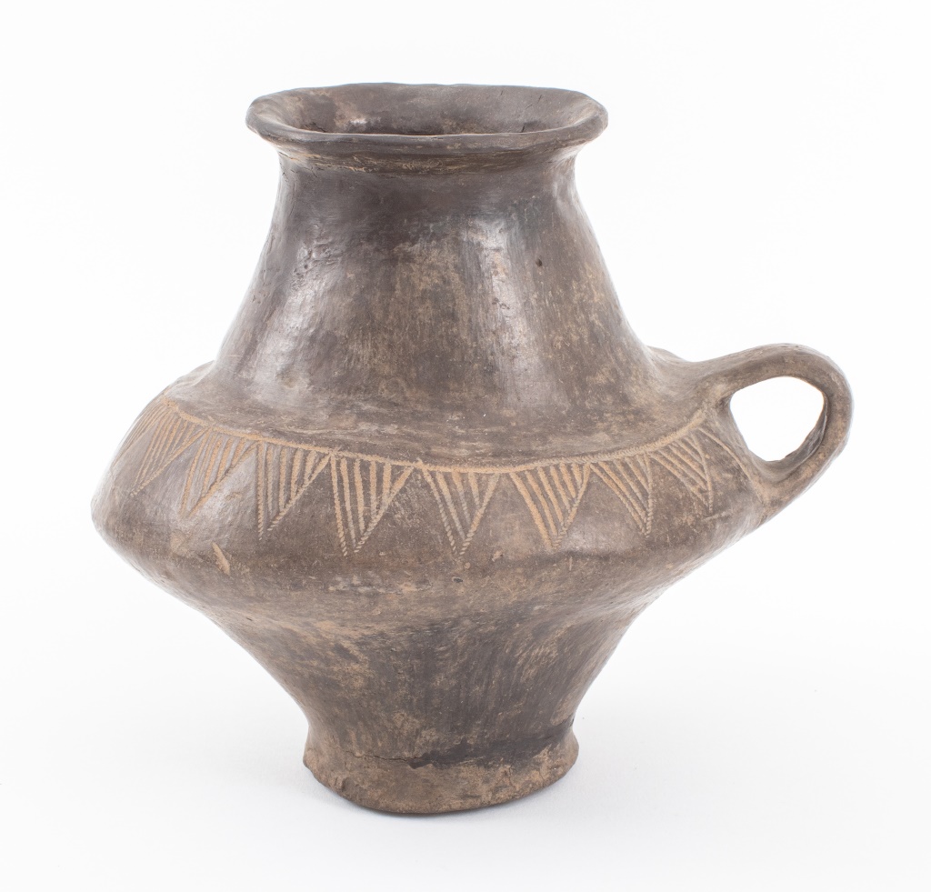 ANCIENT ETRUSCAN BUCCHERO HANDLED