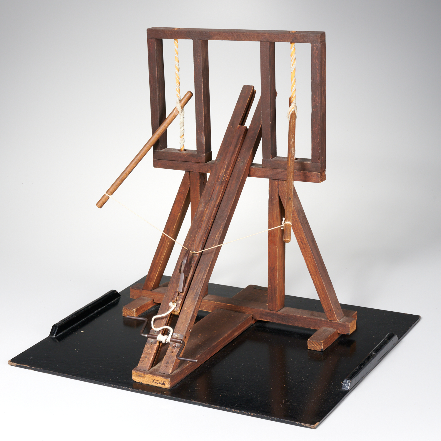 ANCIENT ROMAN CATAPULT MODEL,
