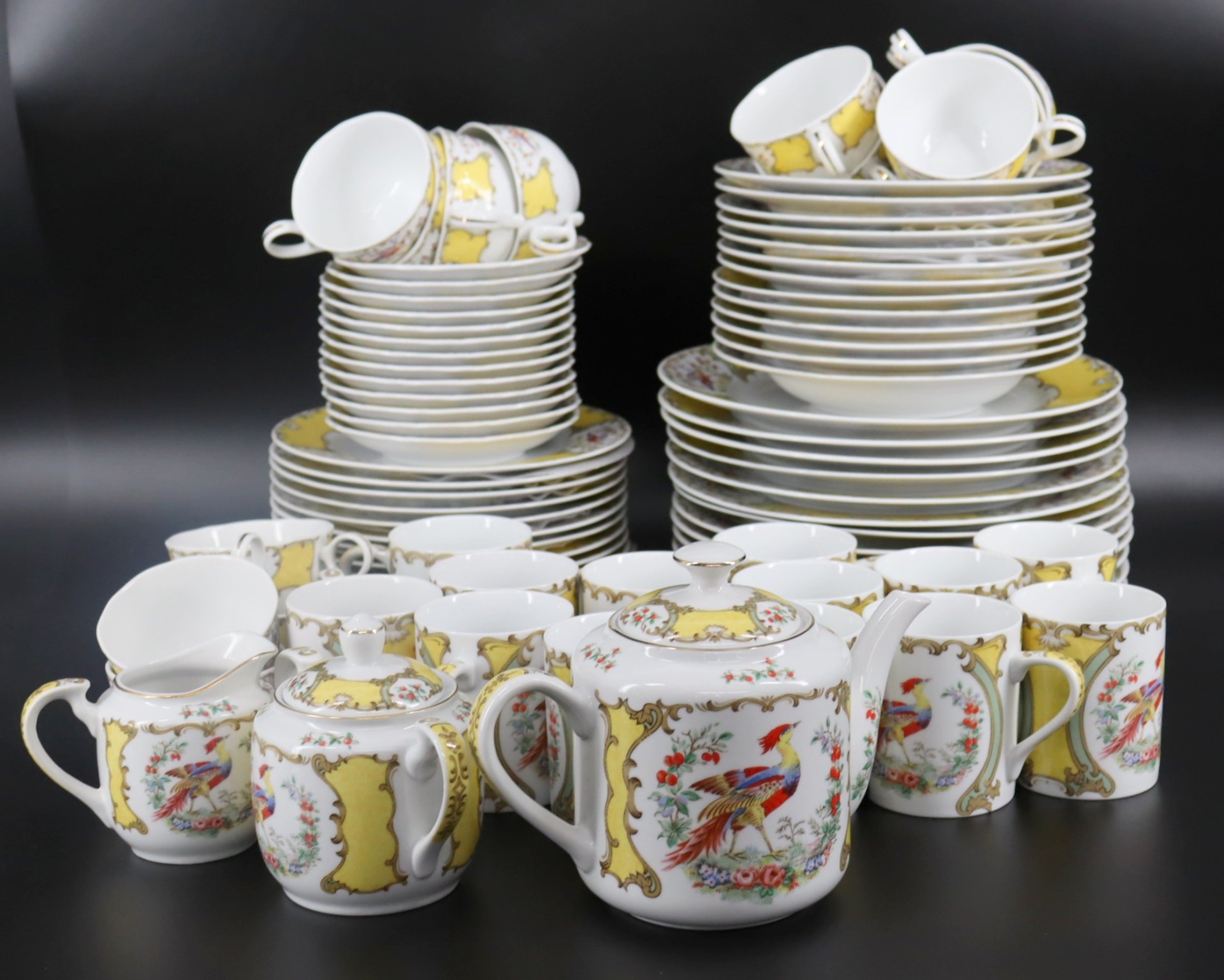 ANDREA SADEK PORCELAIN SERVICE.