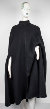 ANNE KLEIN LONG WOOL CAPE, VIN