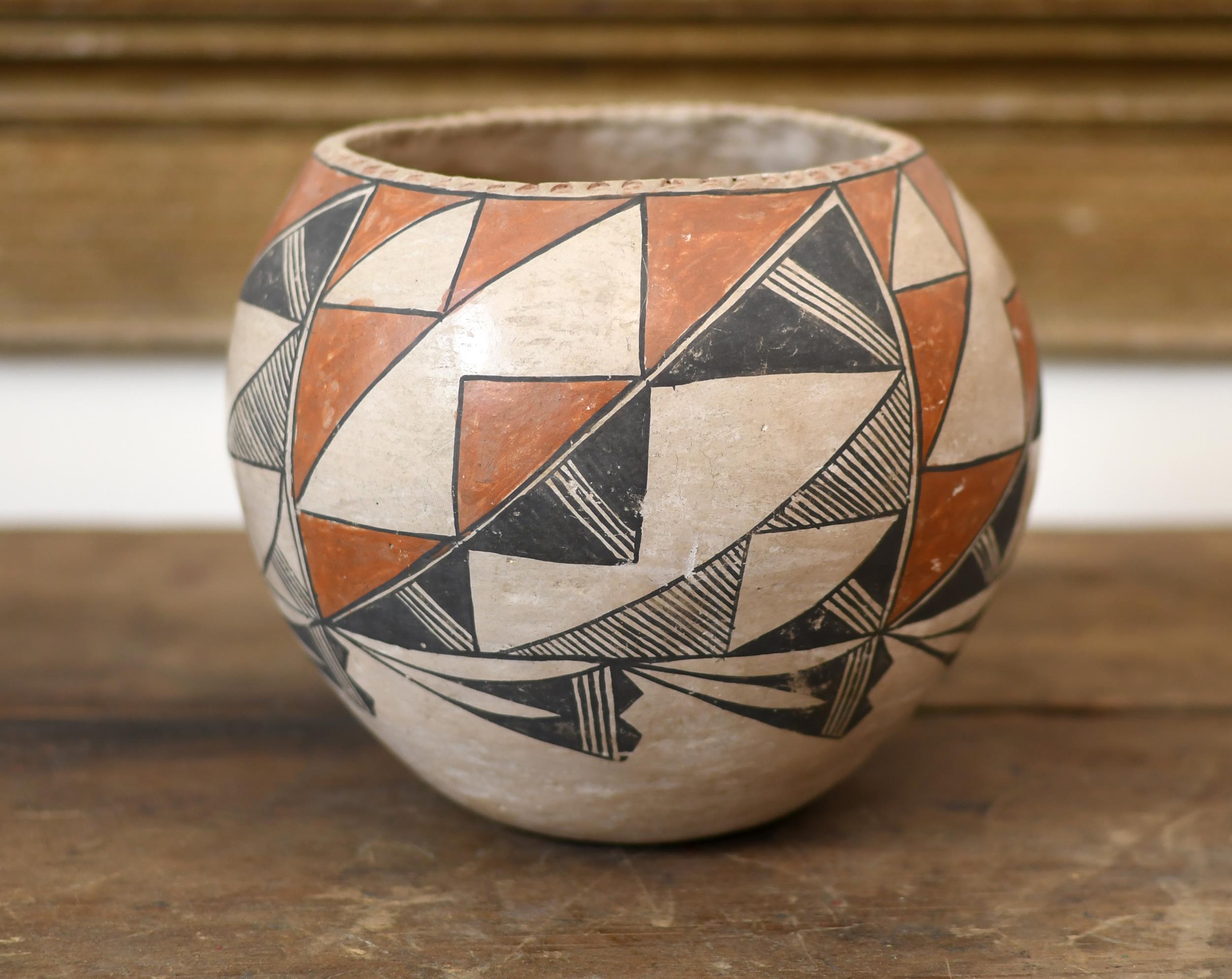 ANTIQUE ACOMA CLAY POT. Ca. 1900