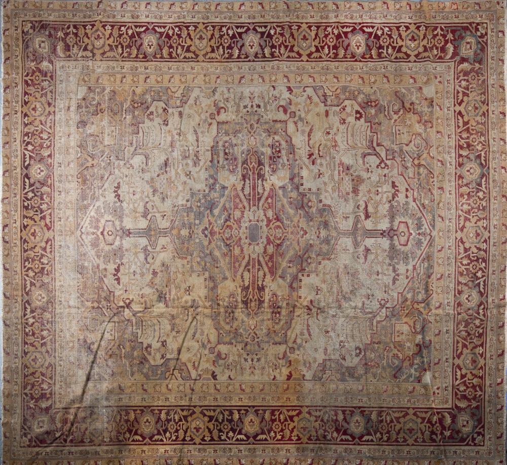ANTIQUE AGRA HAND KNOTTED WOOL