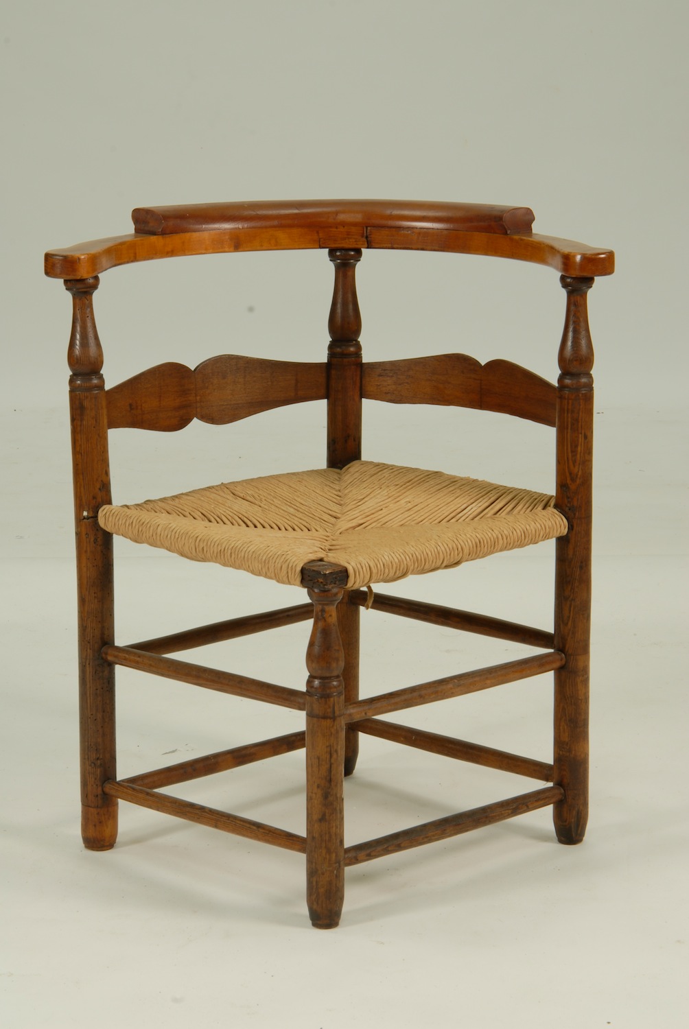 ANTIQUE AMERICAN CORNER CHAIR18th