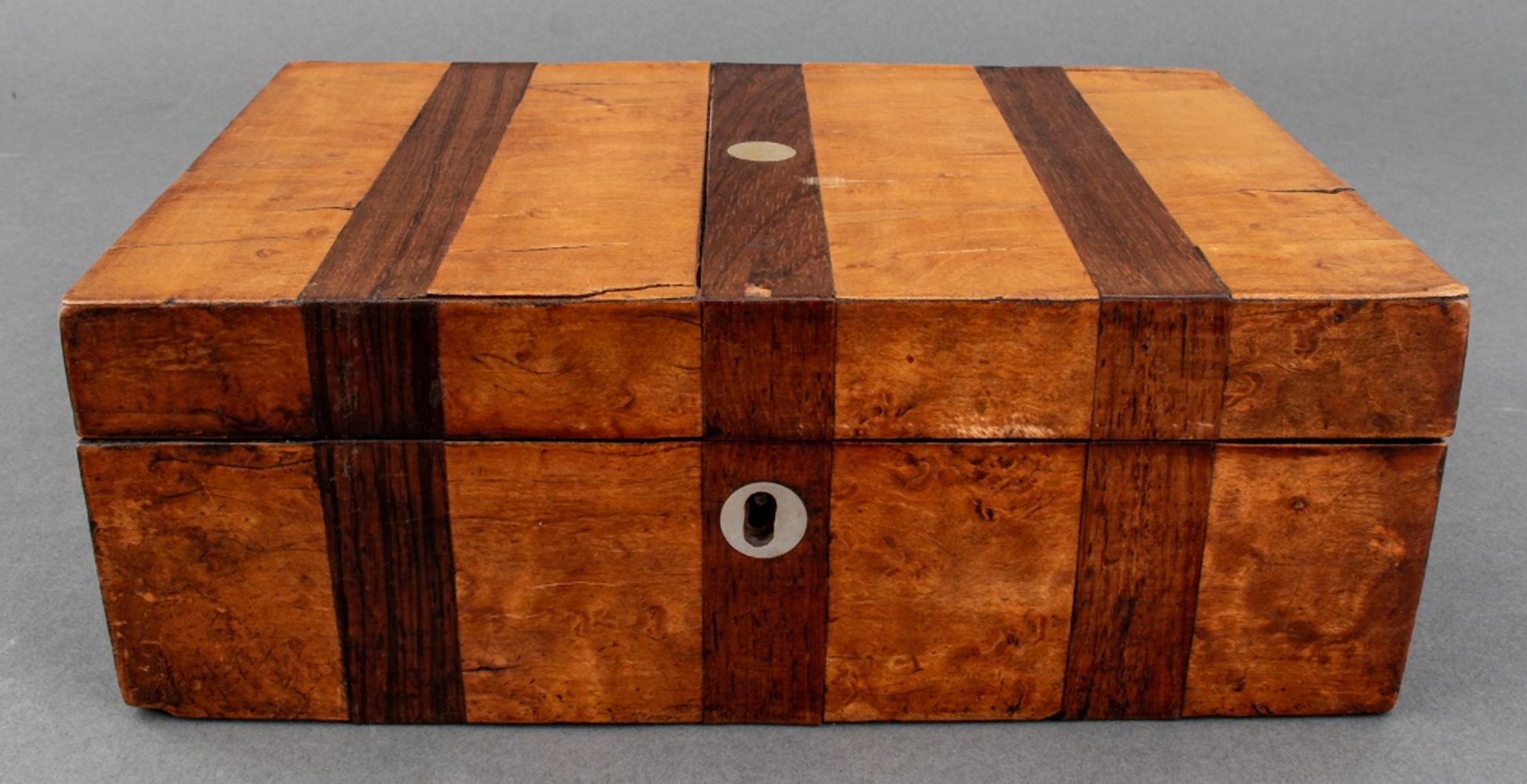 ANTIQUE AMERICAN FEDERAL WALNUT