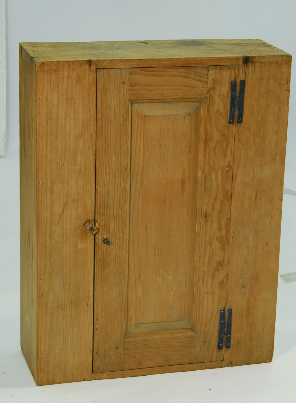 ANTIQUE AMERICAN HANGING