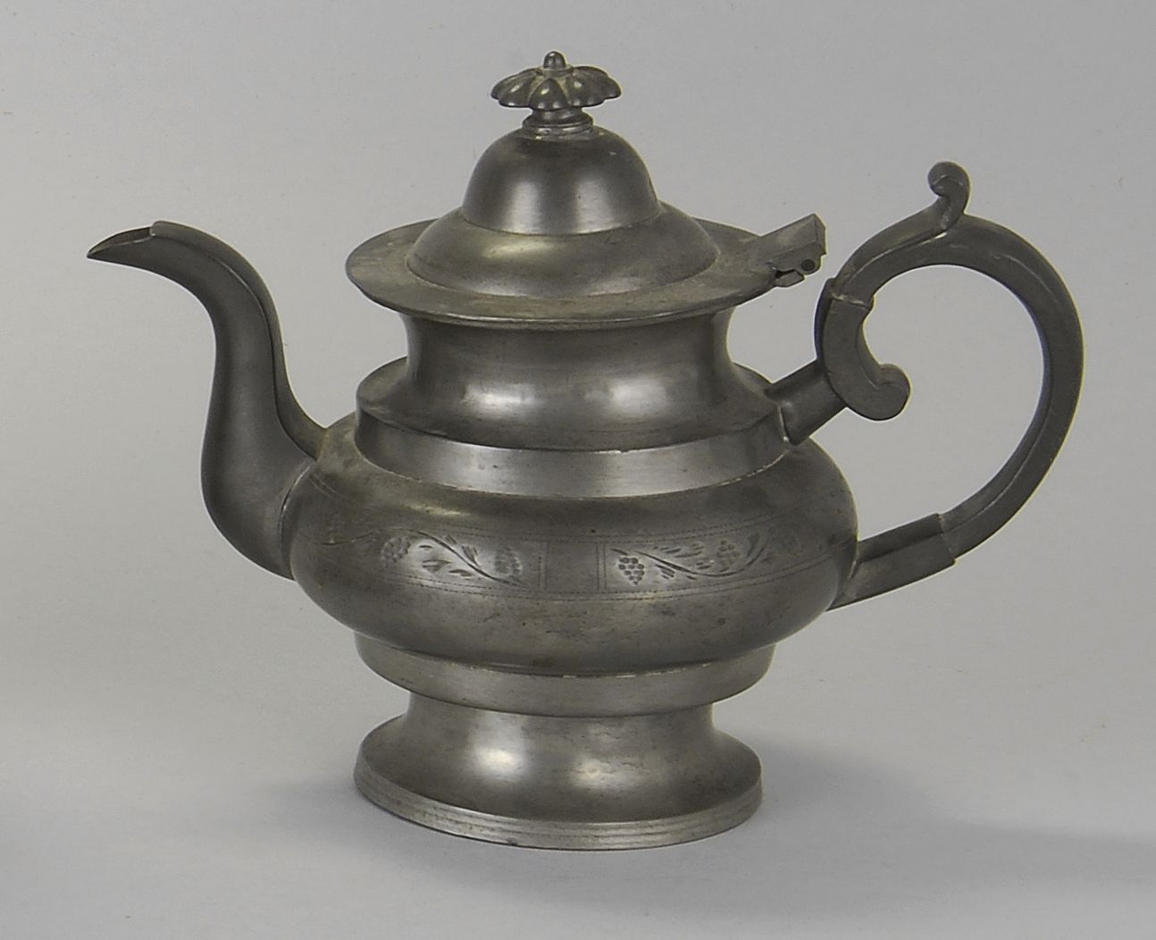 ANTIQUE AMERICAN PEWTER COFFEEPOT